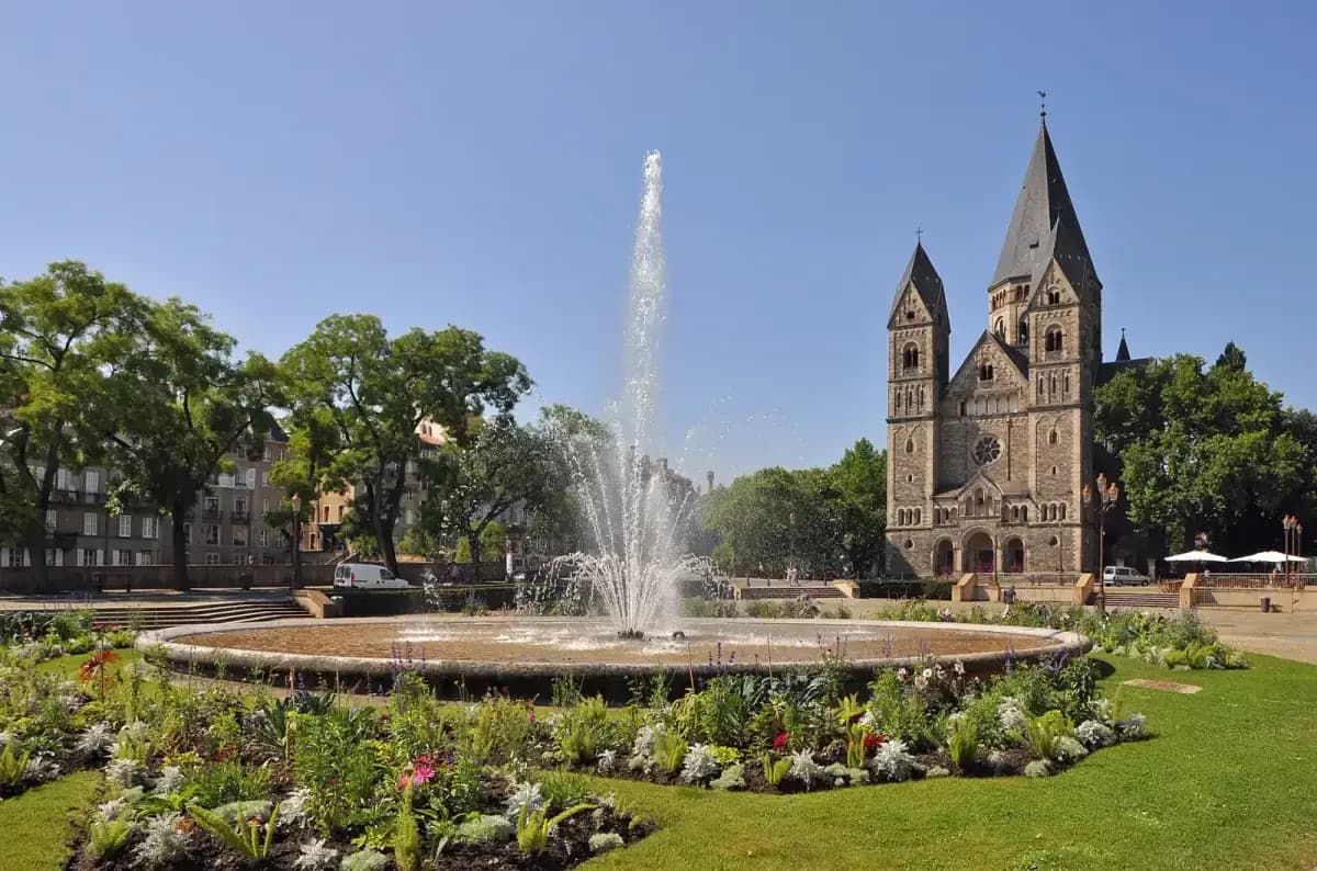 Fontaine et jardins de la place de la République à Metz